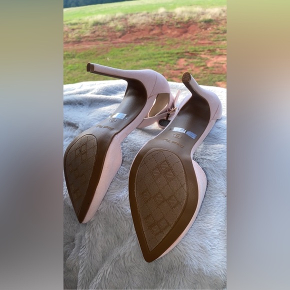 Romantic Dream Pairs Pale / Blush Pink New buckle ankle strap pointed toe size 8 - Picture 4 of 4